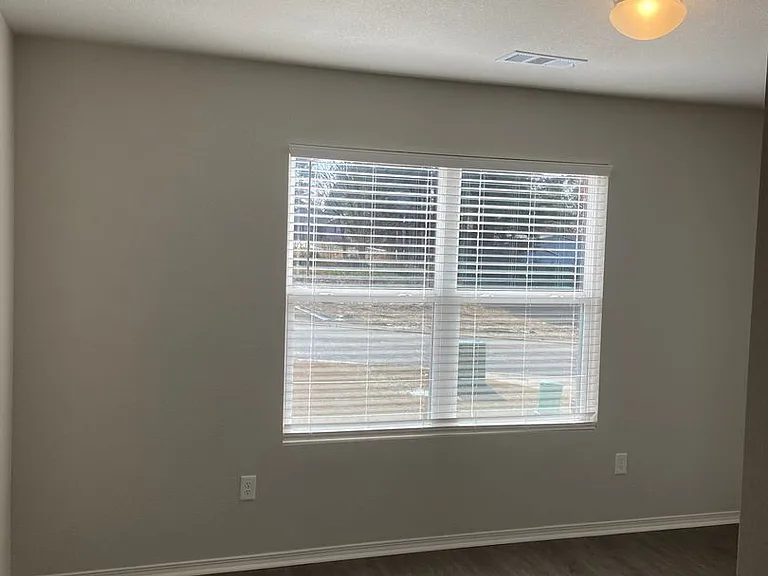 2515 Grand Ln — Photo 5