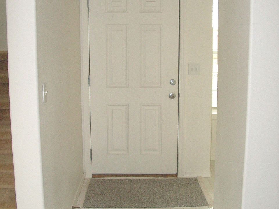 front door entryway, pic 1