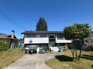 5762 Spindrift St, Sechelt, BC V7Z 0L8