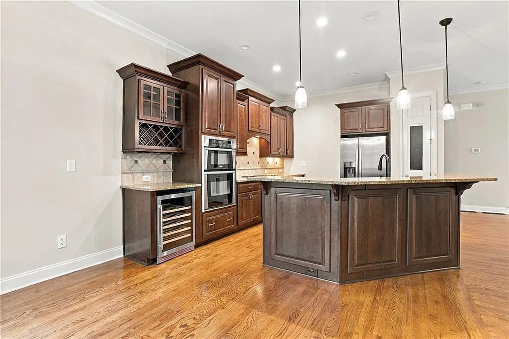 3 bed, 3.5 bath, 2420 sqft, $3,500 — Photo 3