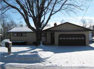 15 29th Ave SW, Cedar Rapids, IA 52404