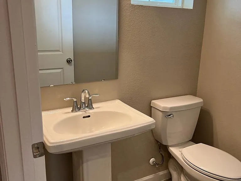 12886 Josslyn Ln — Photo 10