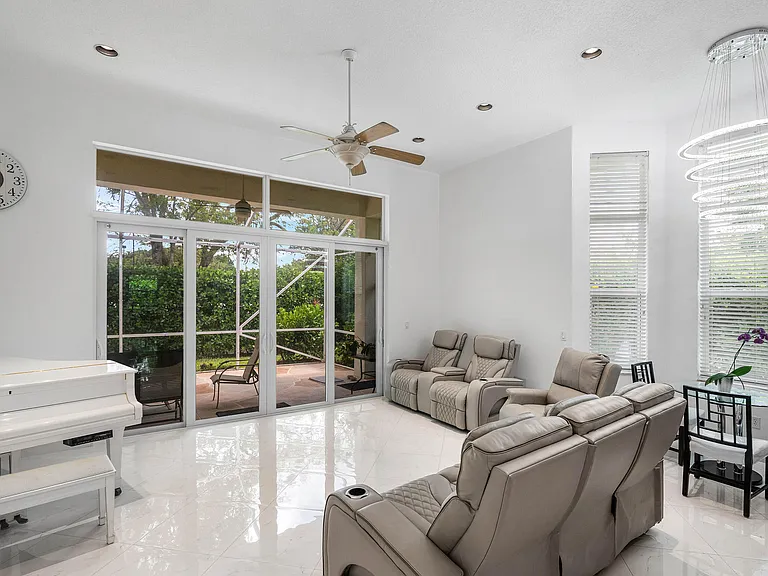 7087 NW 78th Pl — Photo 11