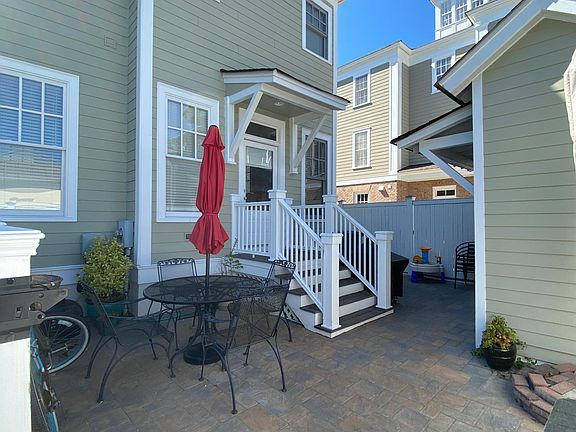 4th image of 9590 26th Bay St