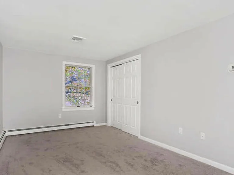 3 Hawthorne St S #A — Photo 10