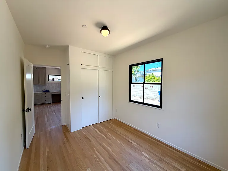 1964 Addison Way — Photo 17