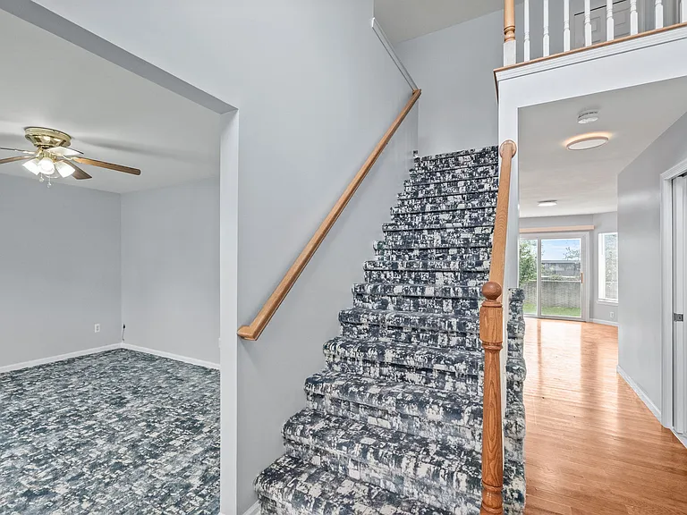 1254 Hartland St — Photo 3