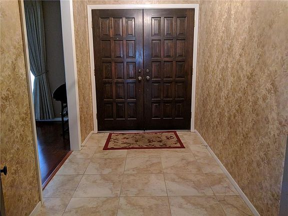 4th image of 3741 Fenton Ave