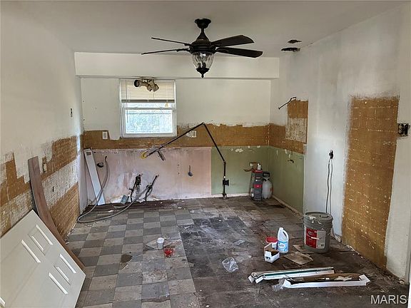 4th image of 128 Freedom Dr