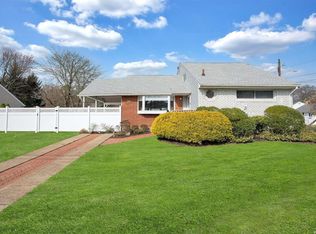 22 Gaulton Dr, North Babylon, NY 11703