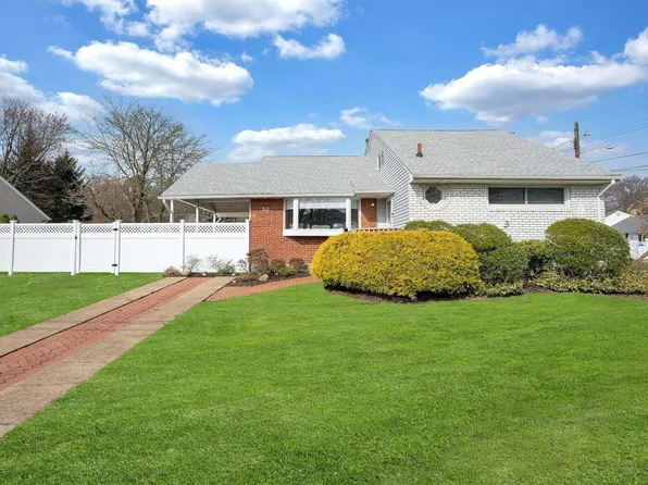 22 Gaulton Drive, North Babylon, NY 11703