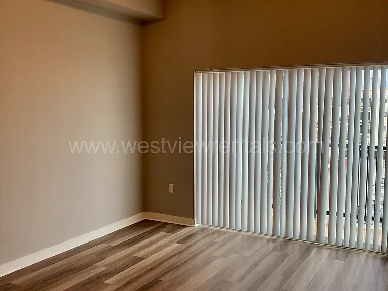 203 E Laurel St — Photo 9