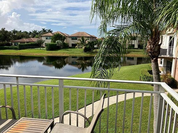 5th image of 11250 SW 13th St APT 202