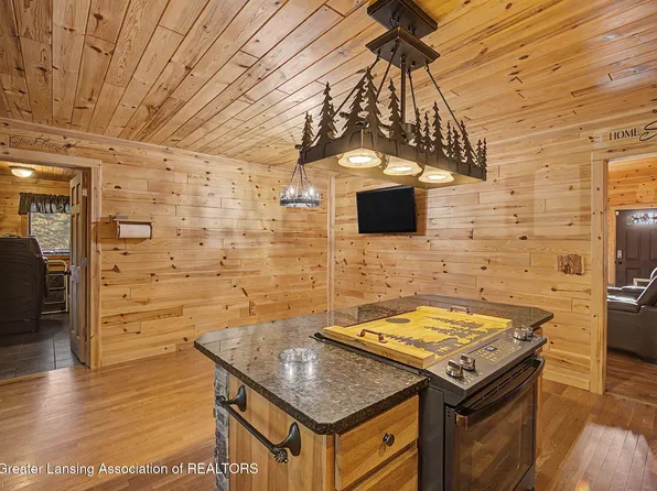 6485 Tucker Rd, Eaton Rapids, MI 48827