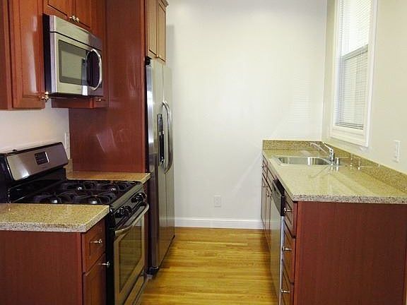 2nd image of 1520 Greenwich St APT 2