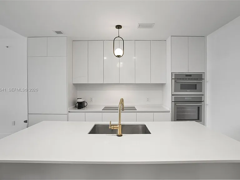 700 NE 24th St #3905 — Photo 8