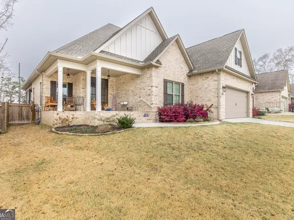 228 Landings Pointe Ln, Warner Robins, GA 31088