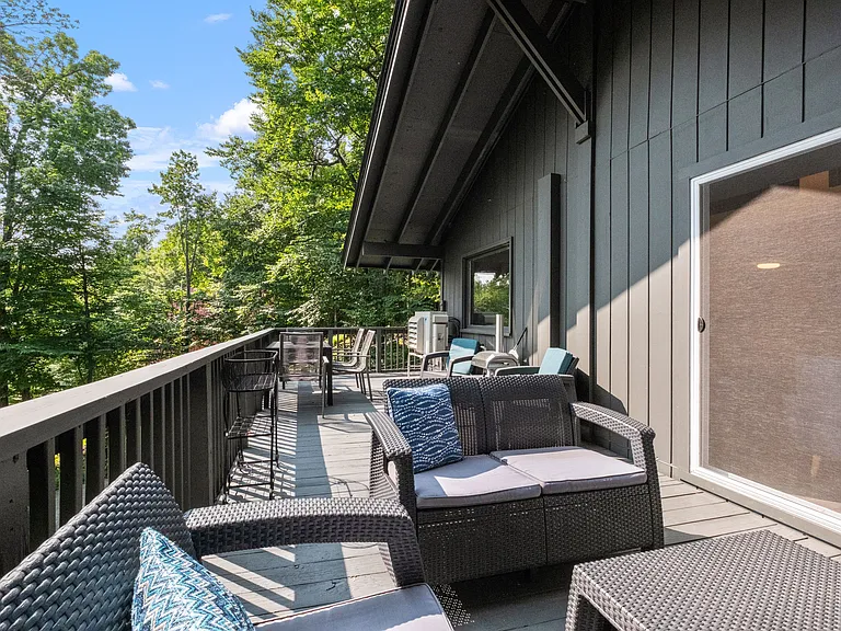Hilltop Dr — Photo 65