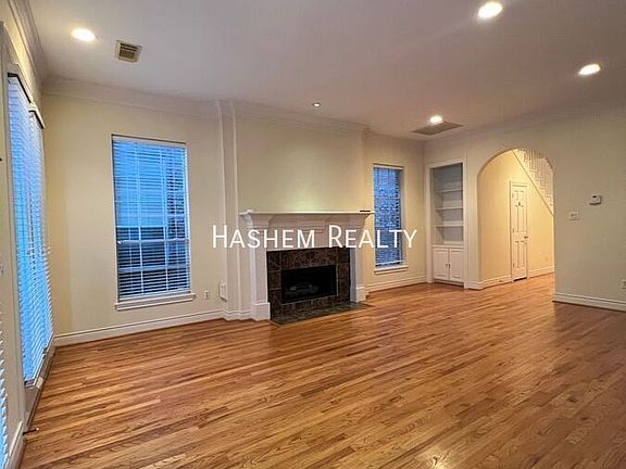 4th image of 1929 Woodbury St