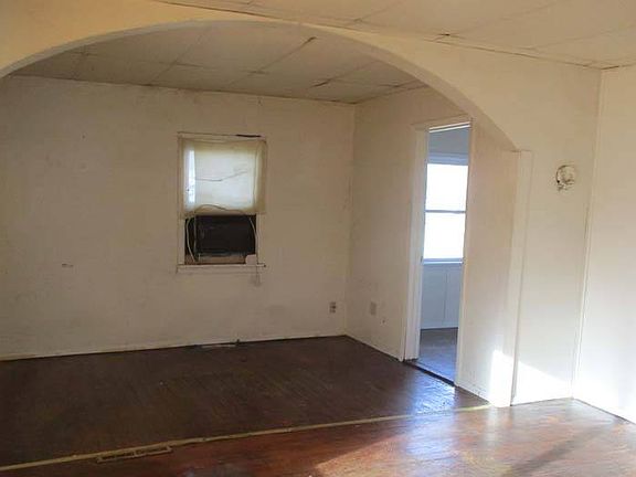 5th image of 500 E 3rd St