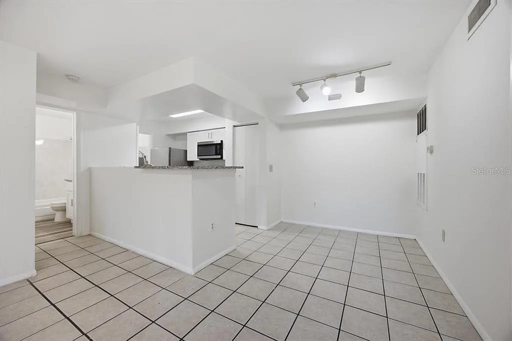 2 bed, 2.0 bath, 937 sqft, $1,500 — Photo 3