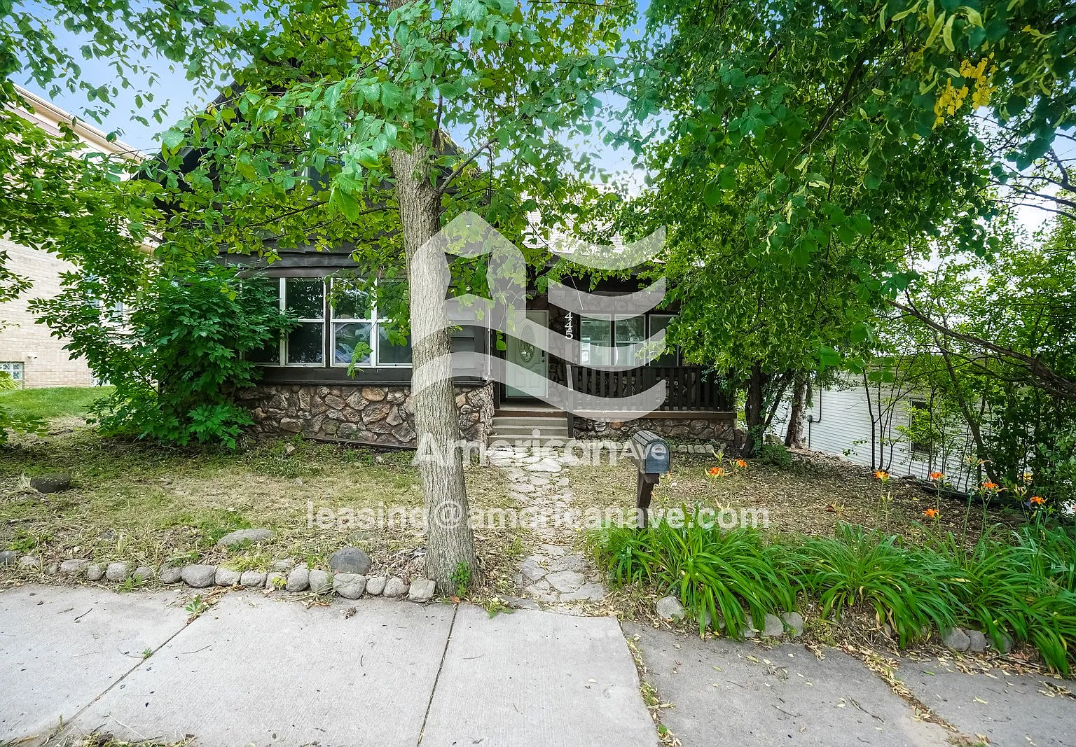 4 bed, 2.0 bath, 1692 sqft, $1,797 — Photo 2