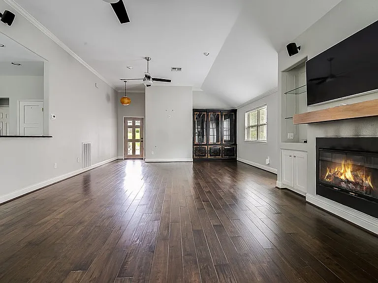 218 E Creekview Dr — Photo 4