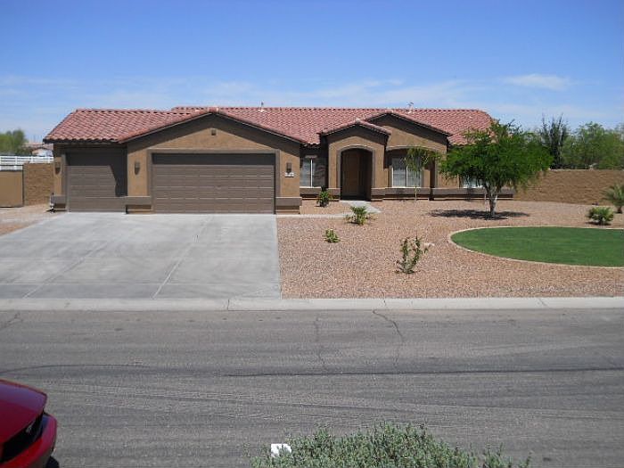 1st image of 212 E Desert Holly Dr