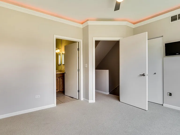 944 N Crosby St — Photo 14
