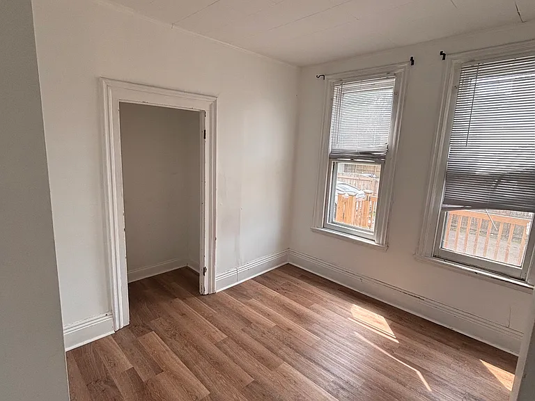 152 Park St #4 — Photo 3