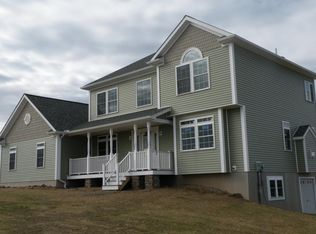 4 Landmark Dr, Jessup, PA 18434