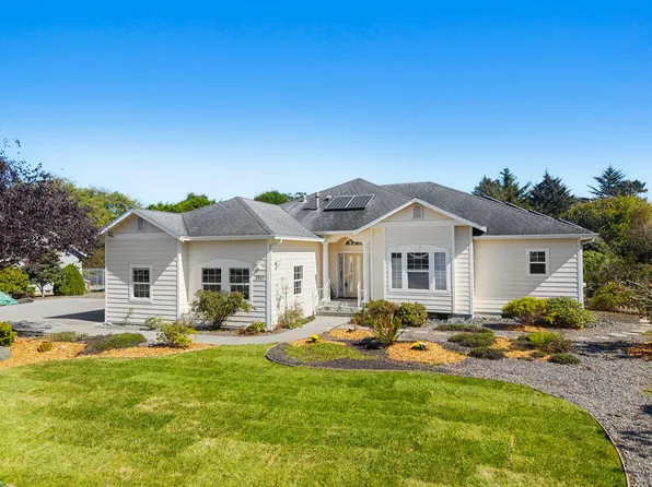 2937 Springer Dr, McKinleyville, CA 95519