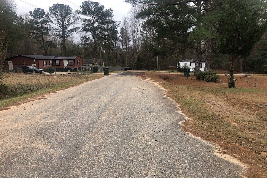 2nd image of 136 Winkfield Dr