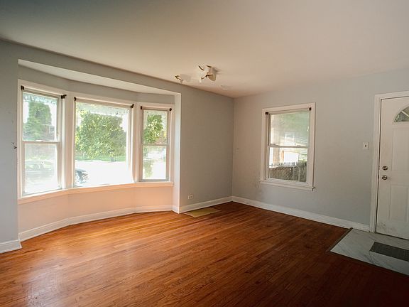 4th image of 250 E 143rd St