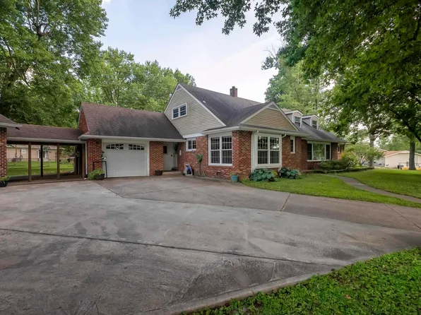 846 Bellview Pl, Herrin, IL 62948