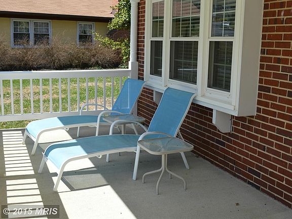 Relax on the Front Porch!