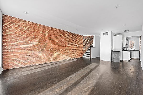 1st image of 251 E 110th St #3