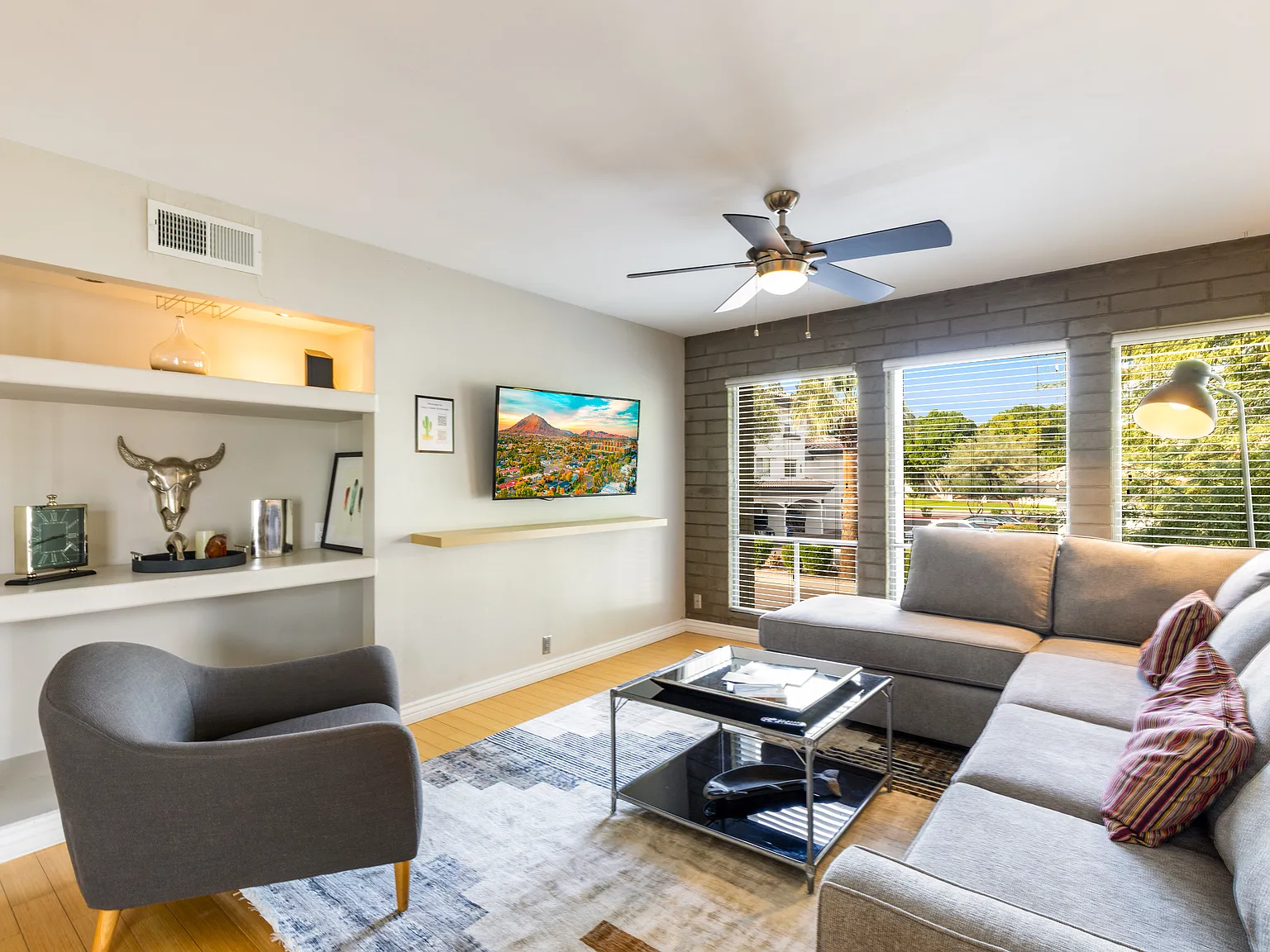 2 bed, 999 sqft, $3,750 — Photo 4