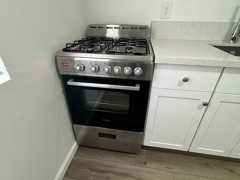 Crestwood Apartments — Photo 7