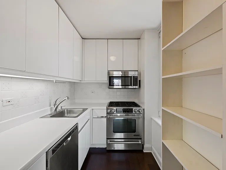 127 E 30th St #11A — Photo 5