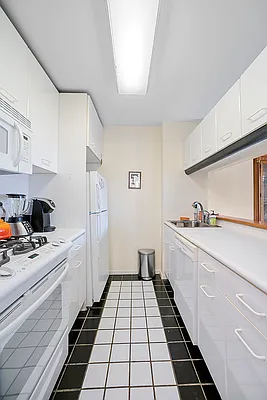 Rented by RELO REDAC INC. | media 10