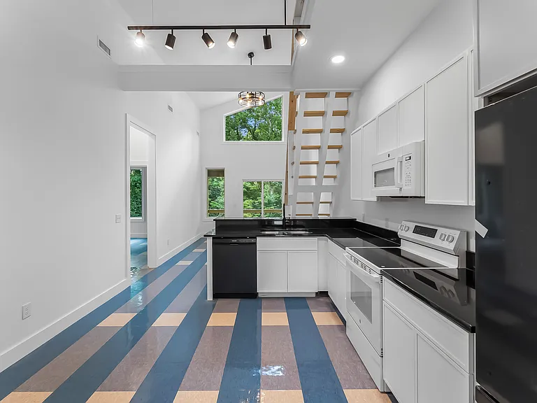116 Walker St #A — Photo 3