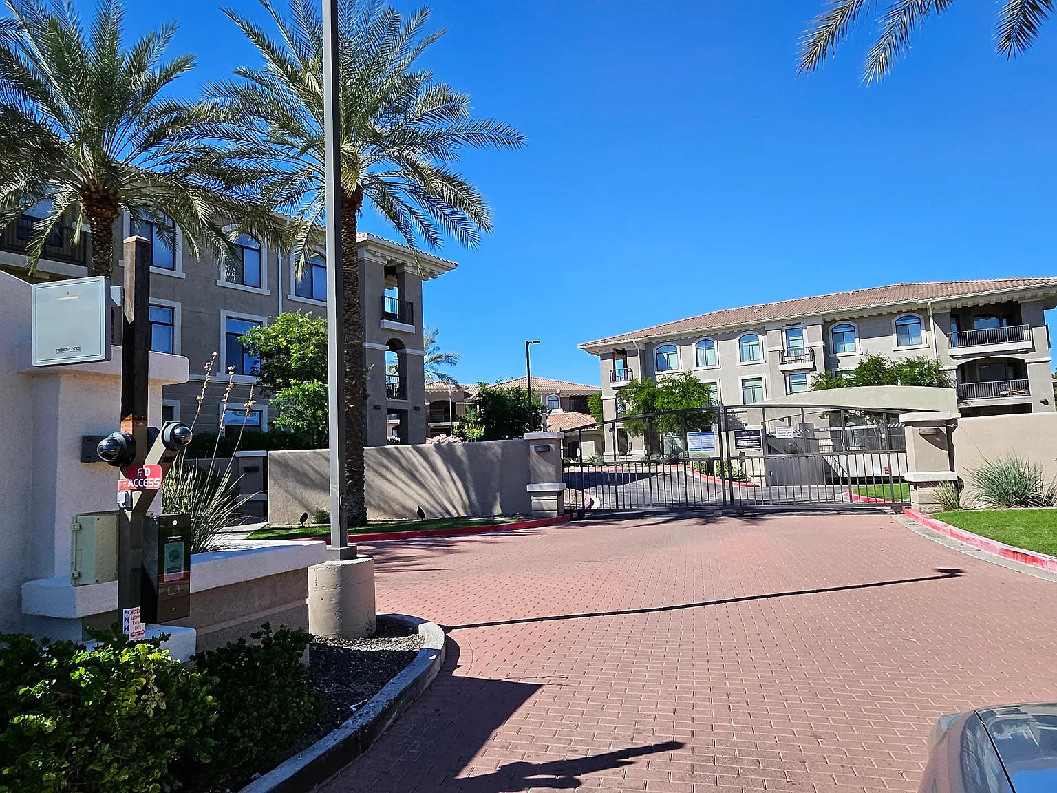 2 bed, 1147 sqft, $2,400 — Photo 4