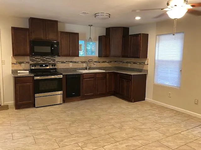 412 N 72nd Ave #A — Photo 4