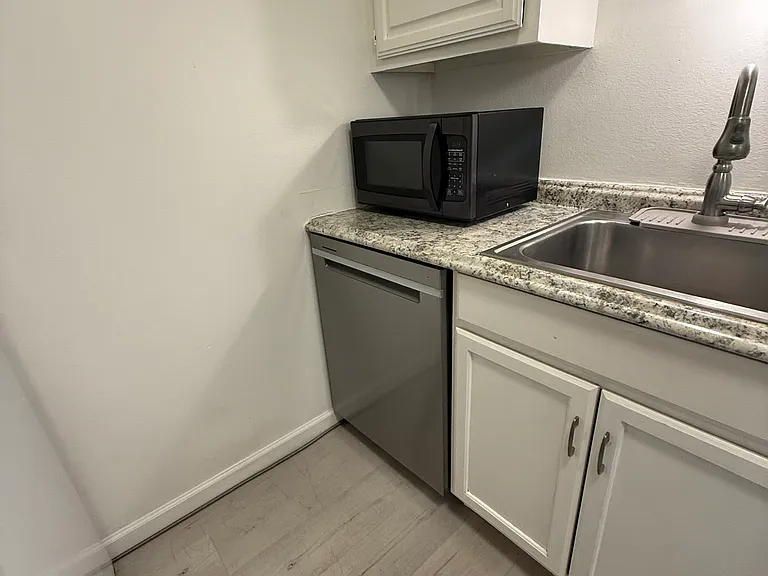1061 W Beaver Creek Blvd — Photo 6