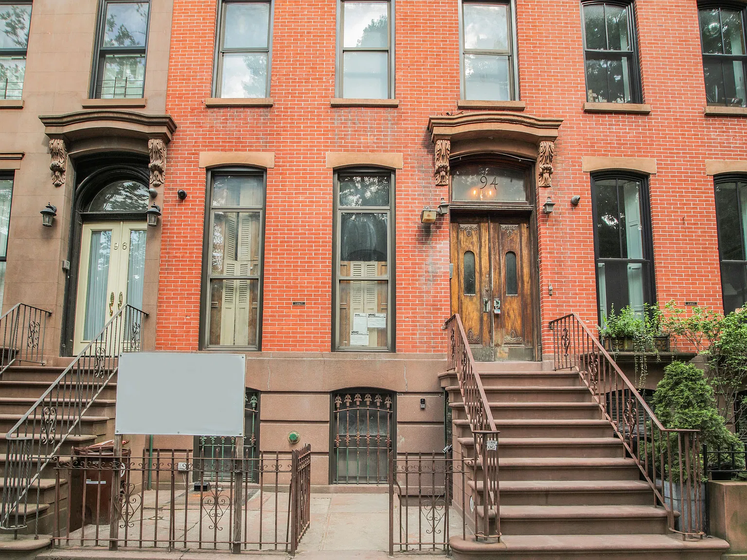 94 6th Avenue — Photo 1