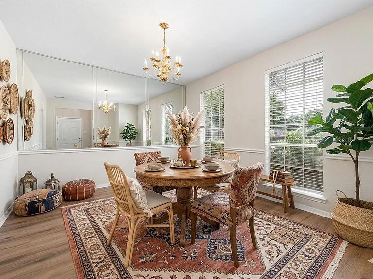 7902 Feather Springs Dr — Photo 8