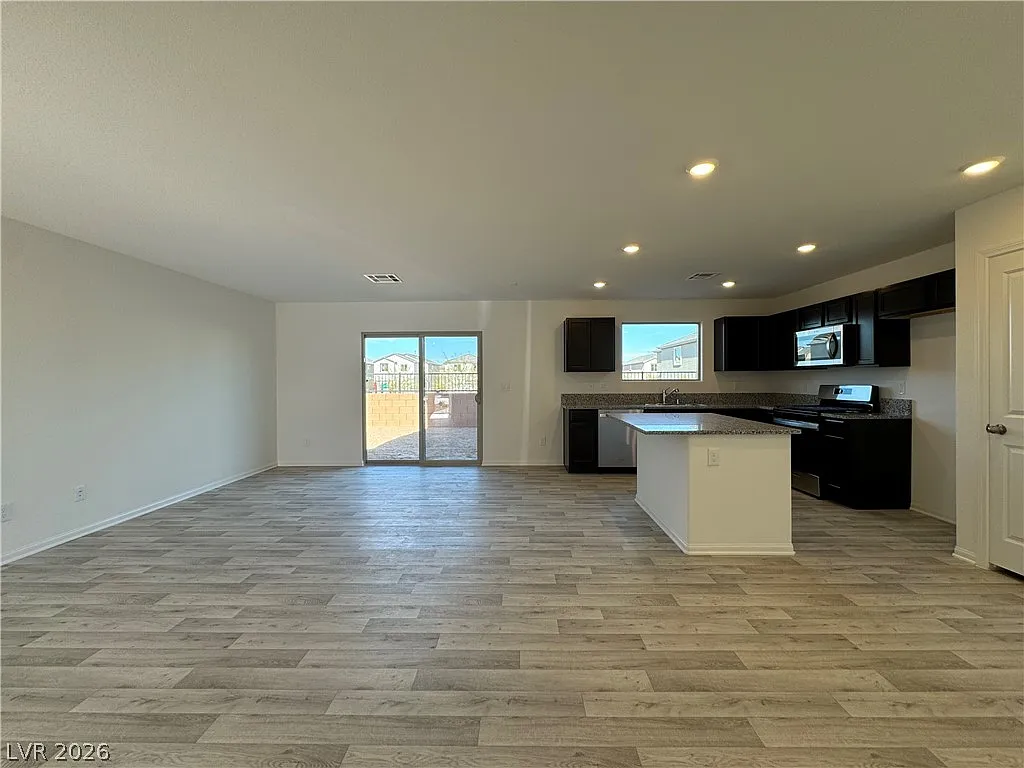 3 bed, 2.5 bath, 1815 sqft, $2,250 — Photo 3