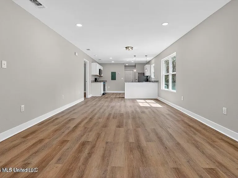 7172 W Greene St — Photo 2