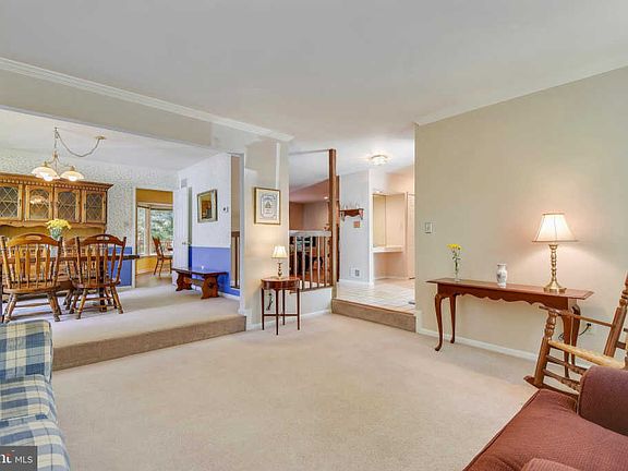 4th image of 504 White Horse Ct